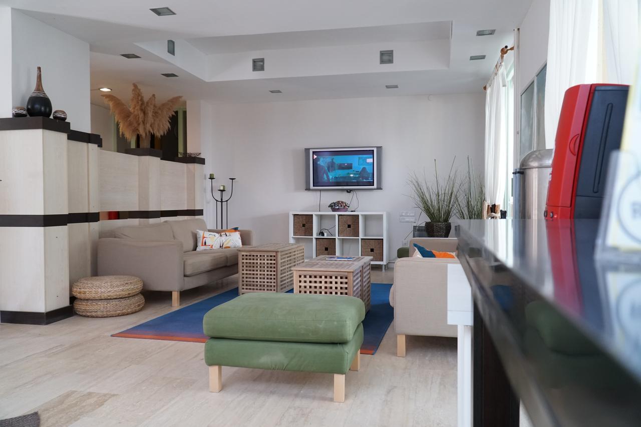 R+ Hotel By Rooms Çeşme Exteriör bild